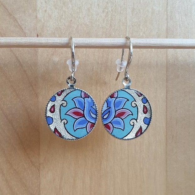 Illuminated flower and arabesque earrings green/silver/blue/pink