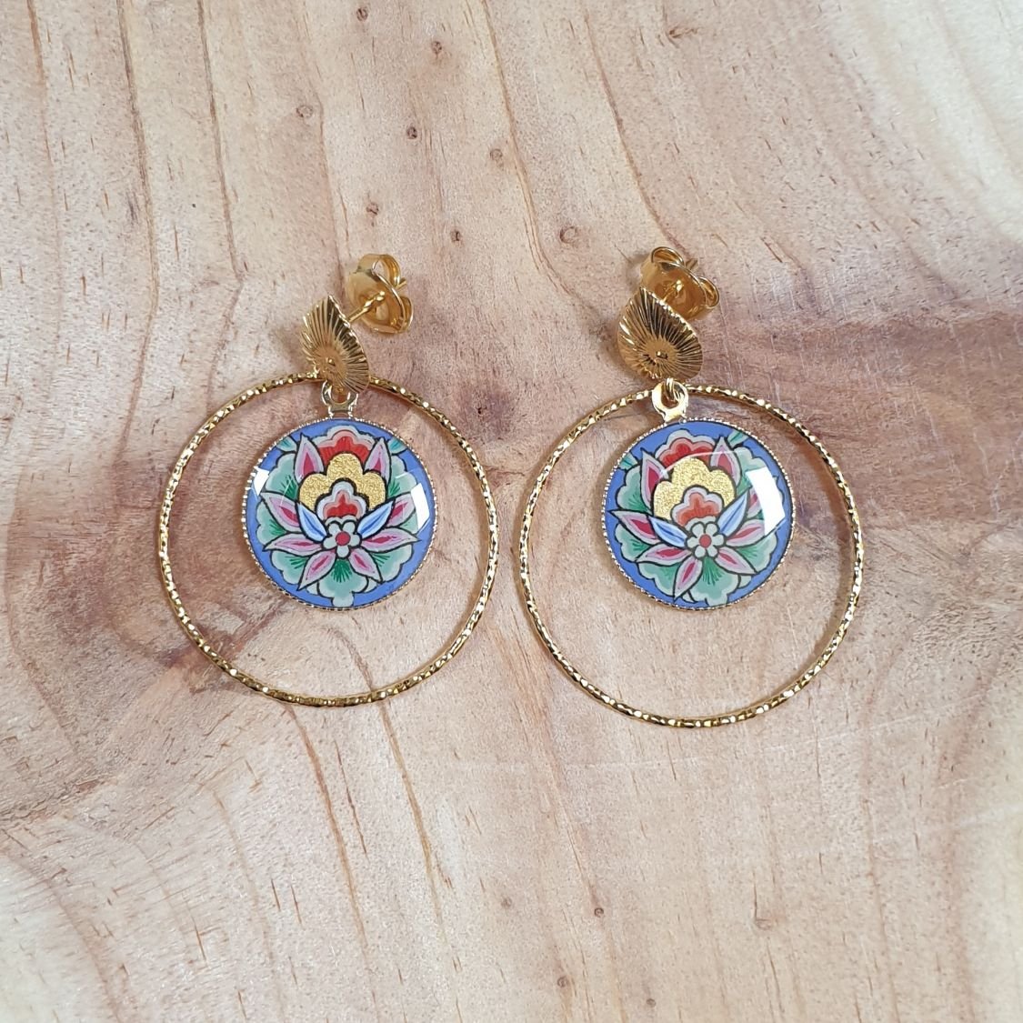 Oriental flower earrings with blue background