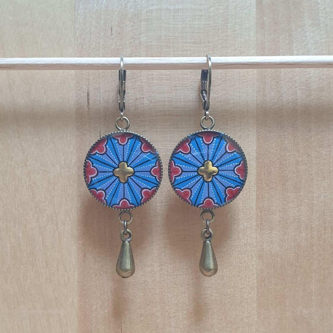 Boucles d'oreille pendantes rosace gothique