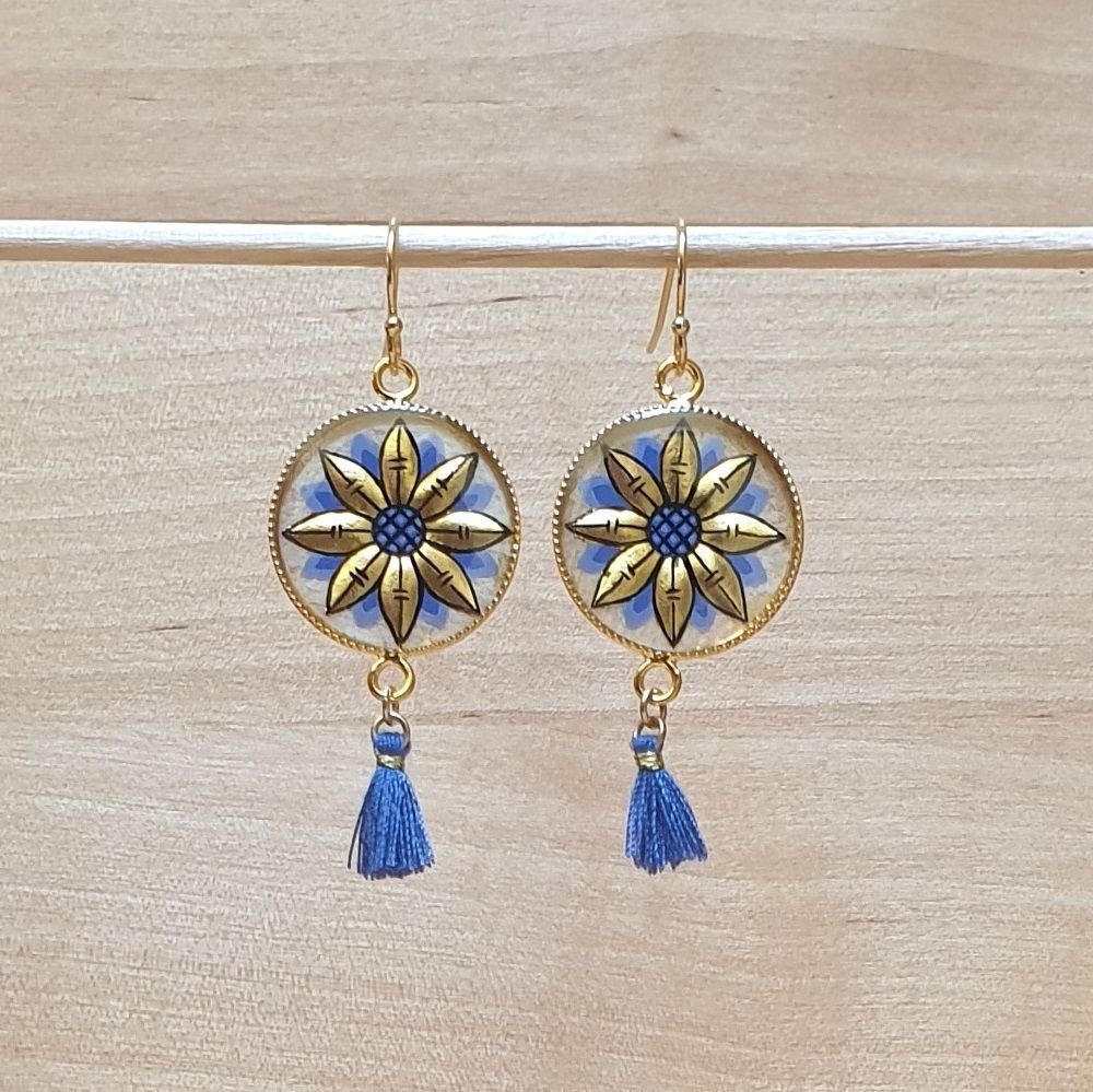 Gold/blue flower pendant earrings