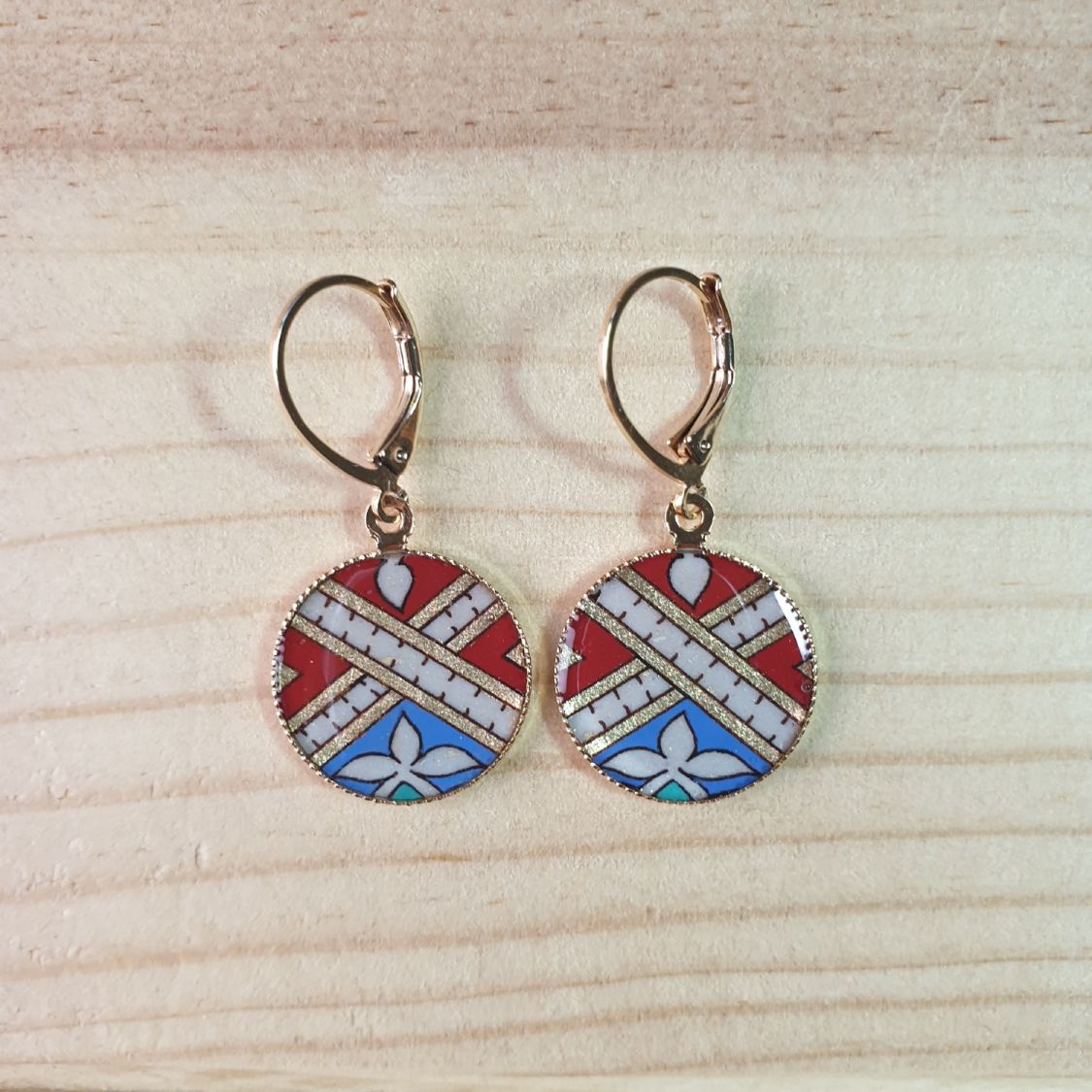 Gold/red/blue/green dangling earrings