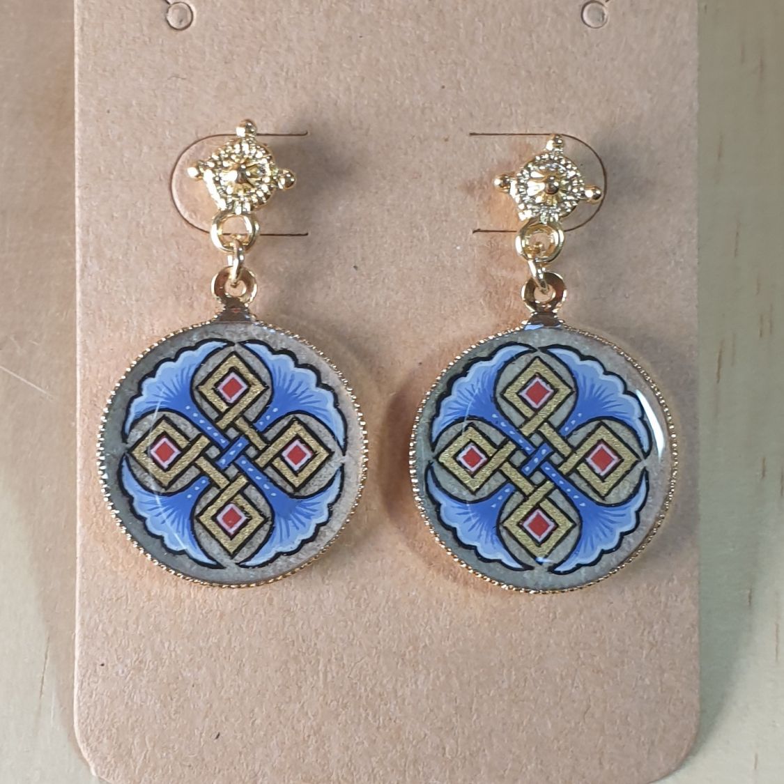 Red or blue palmettes and gold interlacing earrings