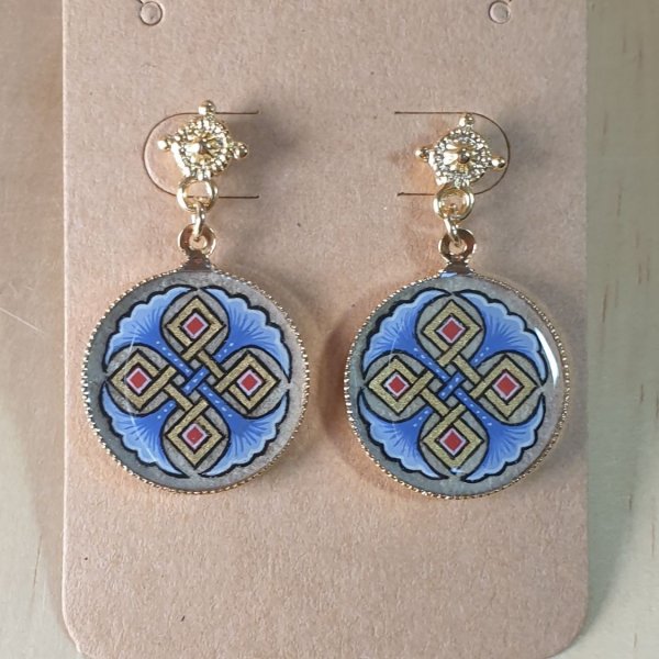 Red or blue palmettes and gold interlacing earrings