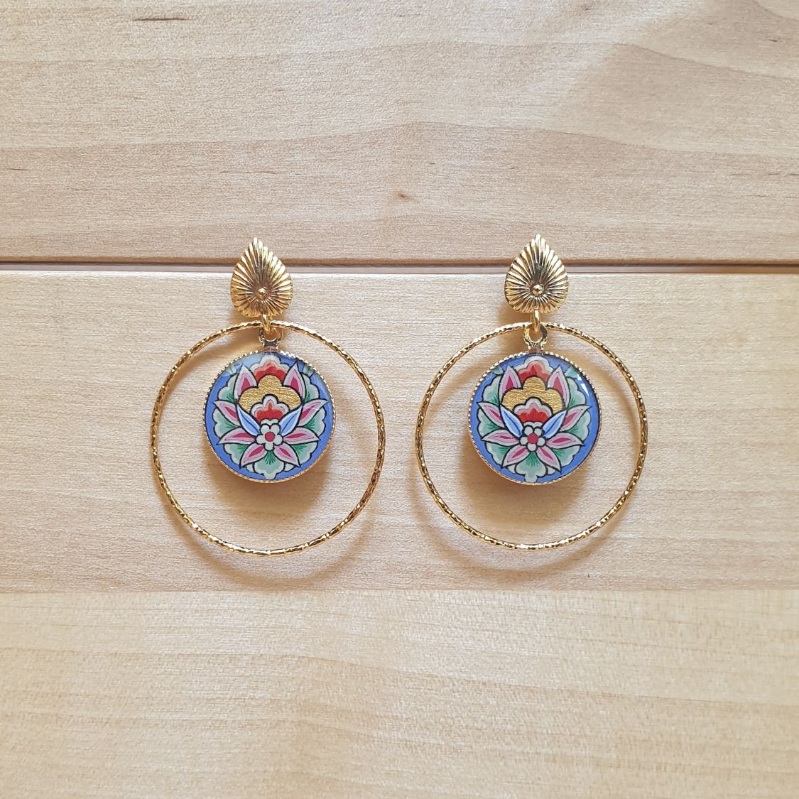 Oriental flower earrings with blue background