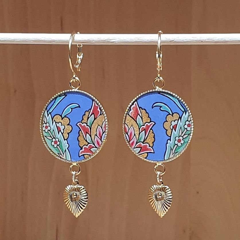 Oriental flower earrings with blue background