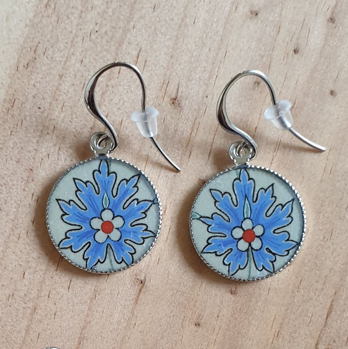 Blue oriental flower pendant earrings