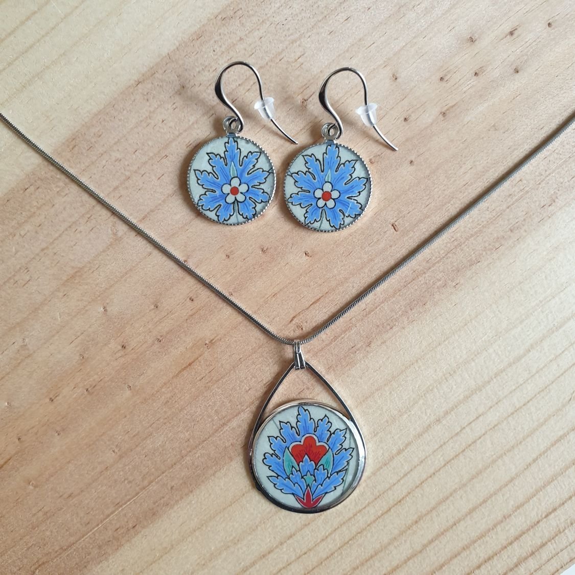 Blue oriental flower pendant earrings