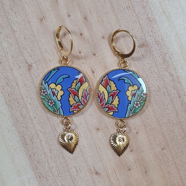 Oriental flower earrings with blue background