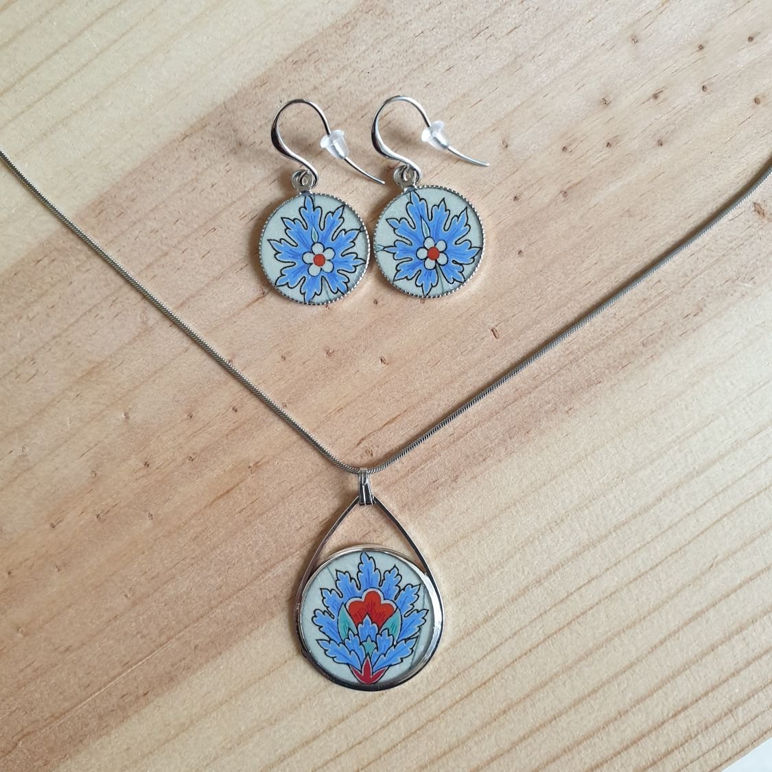 Blue oriental flower pendant earrings