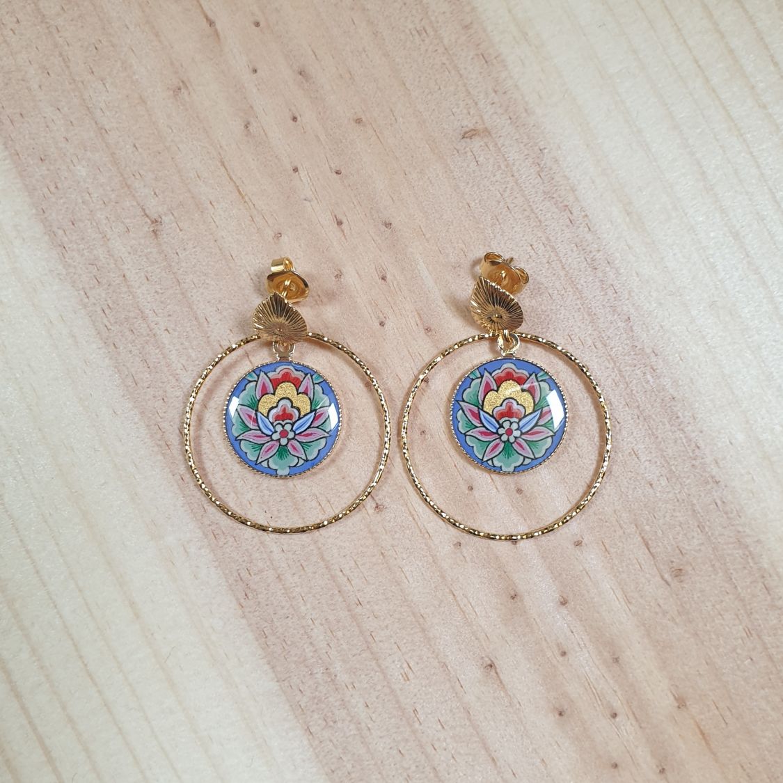 Oriental flower earrings with blue background