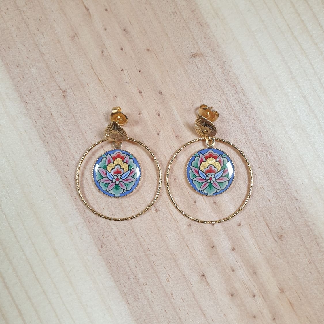 Oriental flower earrings with blue background