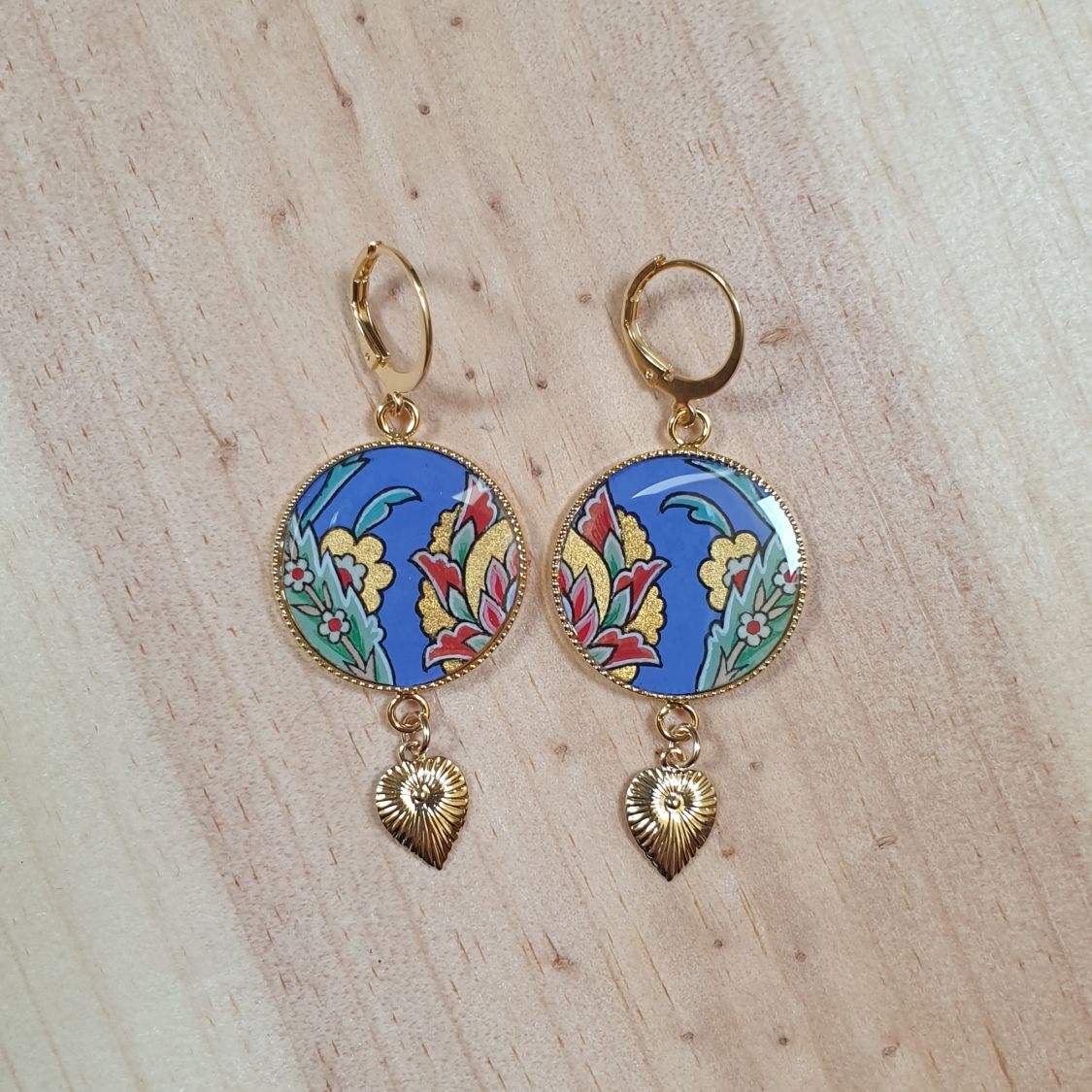 Oriental flower earrings with blue background