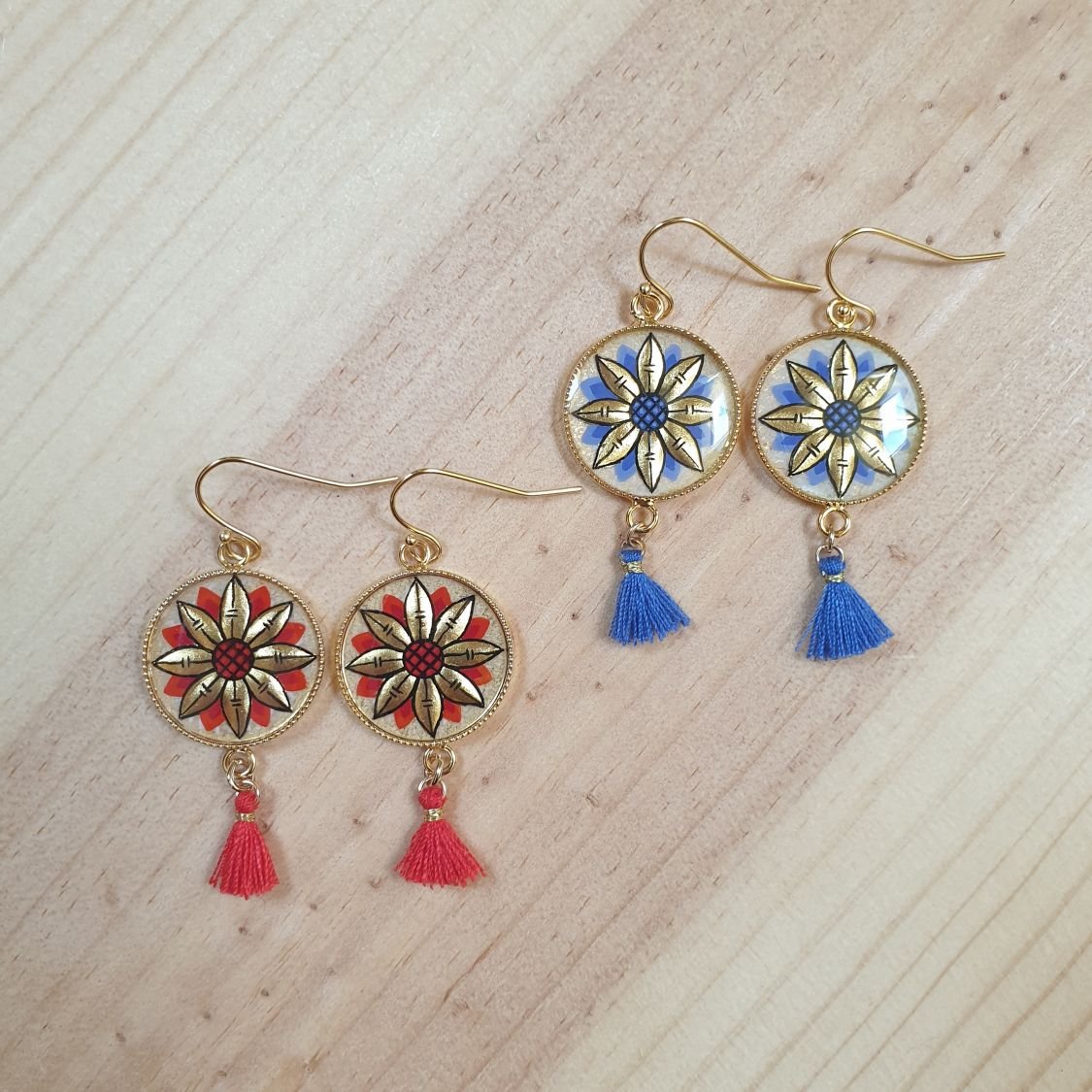 Gold/blue flower pendant earrings