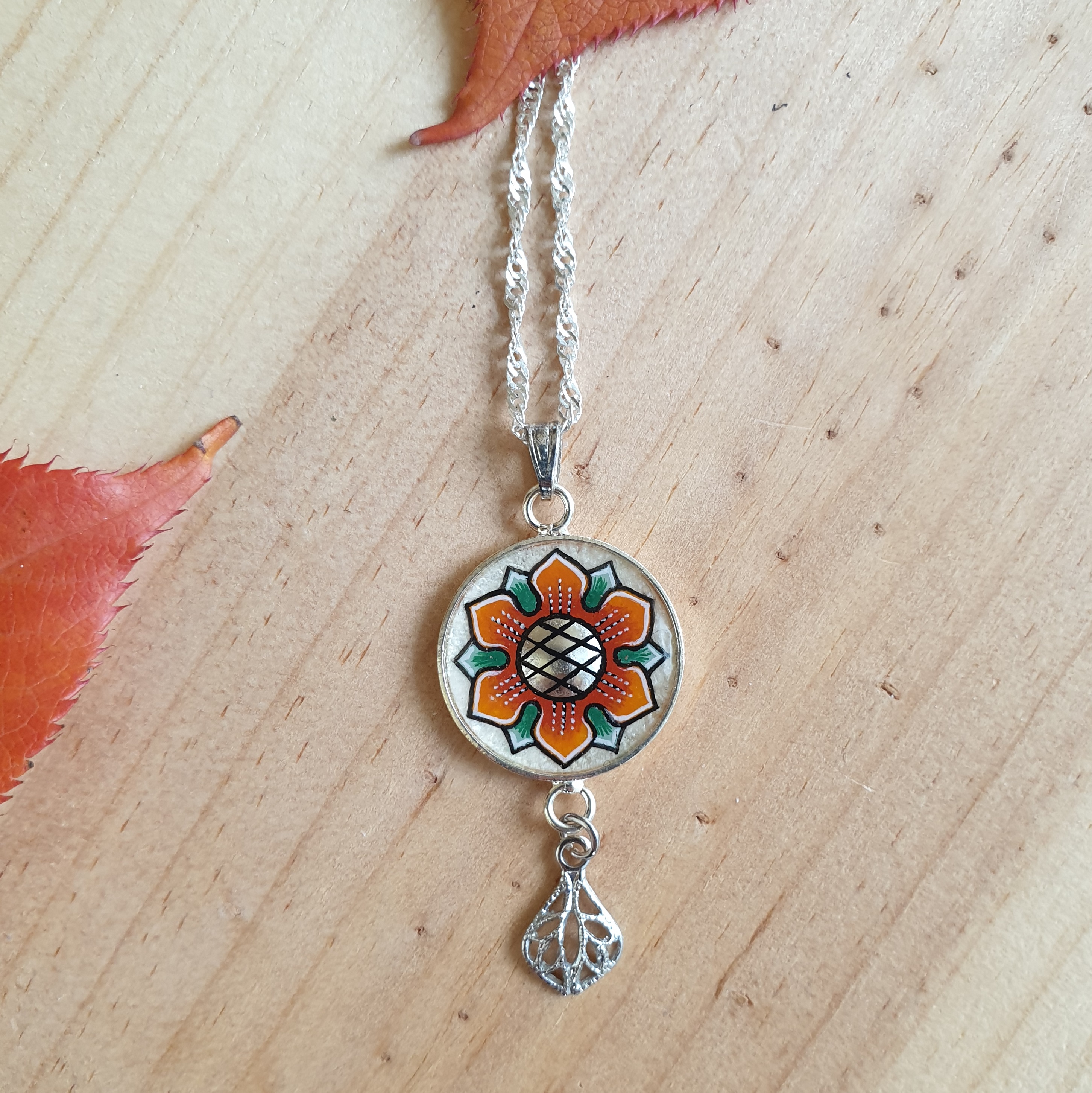 Necklace pendant illuminated spring flower orange / white on silver chain