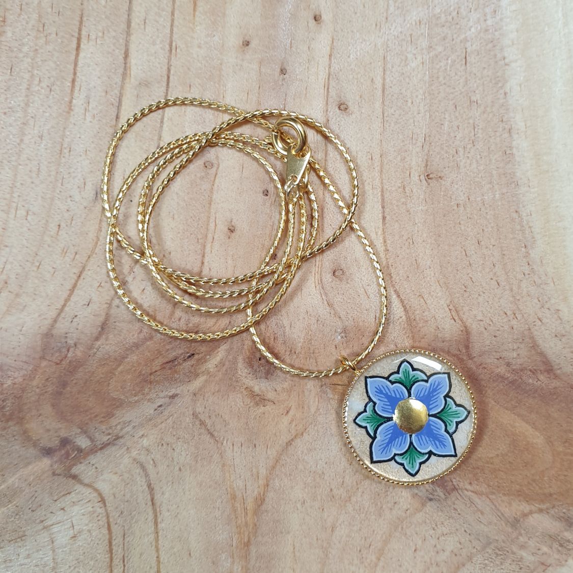 Necklace with pink or blue flowers on gold chain