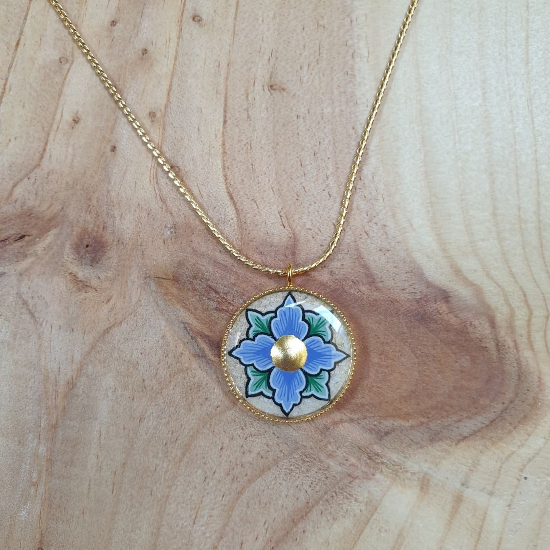 Necklace with pink or blue flowers on gold chain