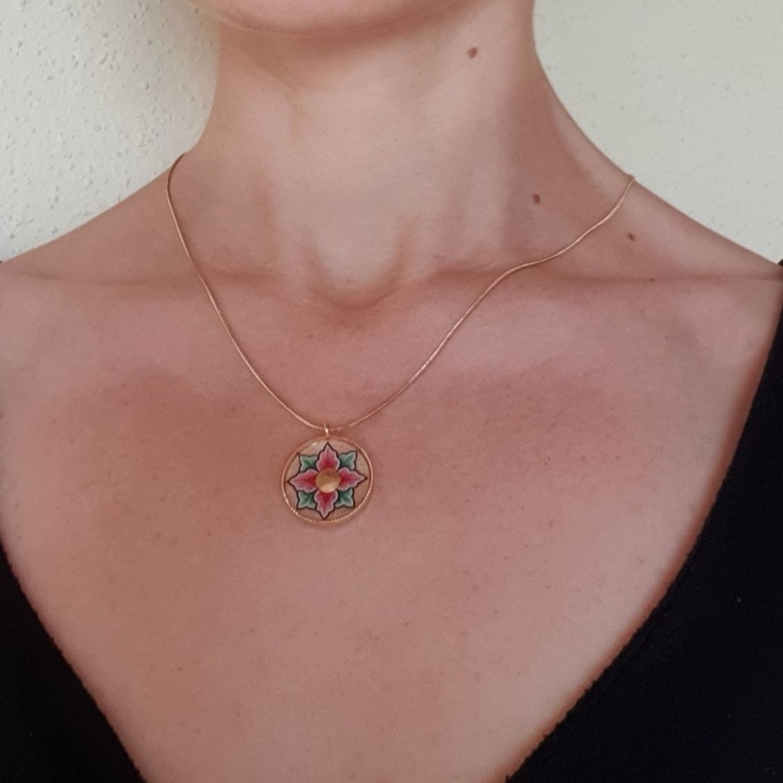 Necklace with pink or blue flowers on gold chain