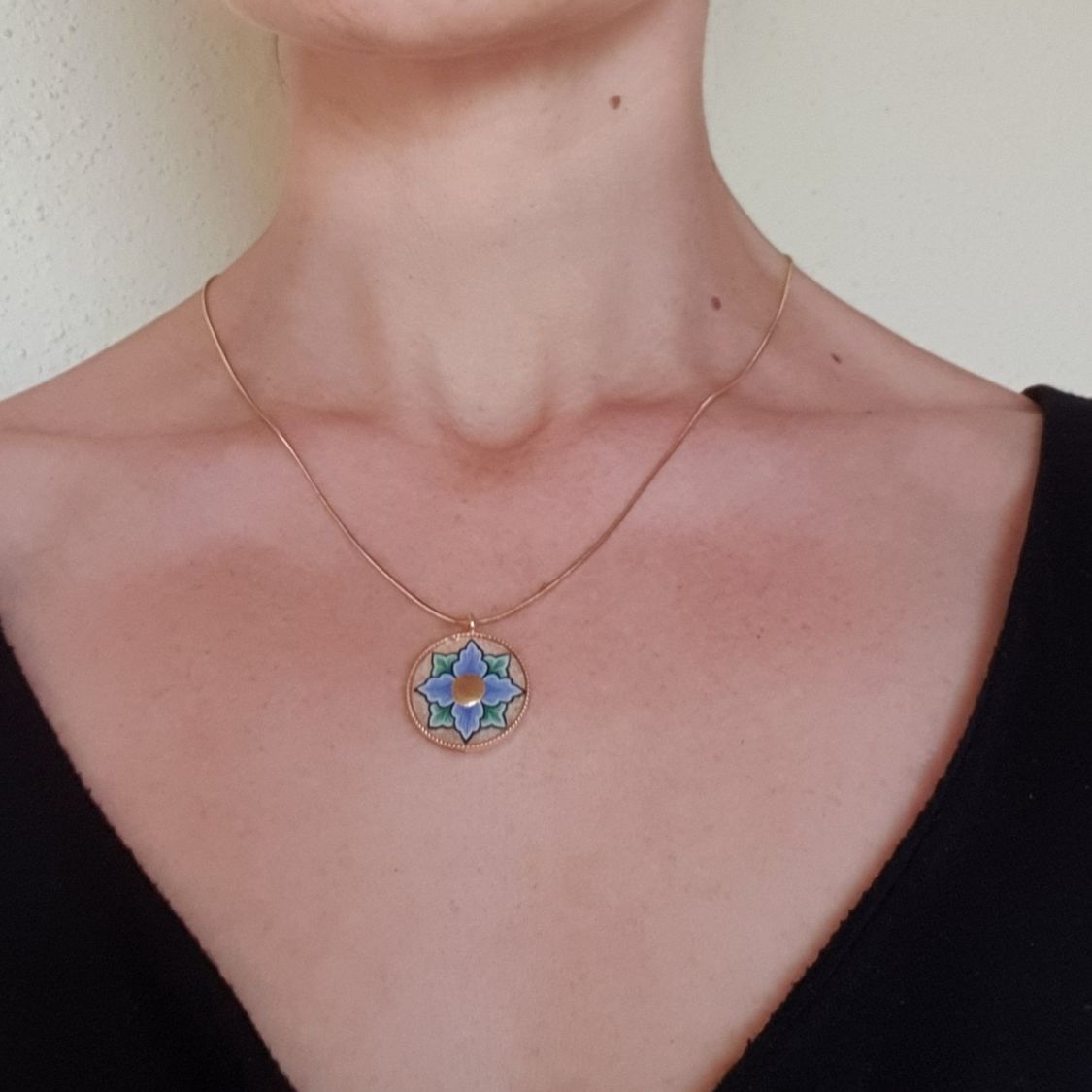 Necklace with pink or blue flowers on gold chain