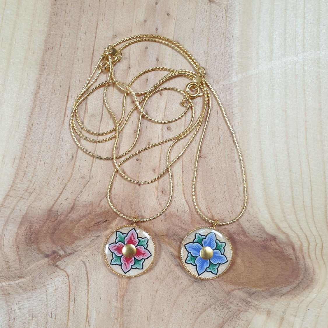 Necklace with pink or blue flowers on gold chain