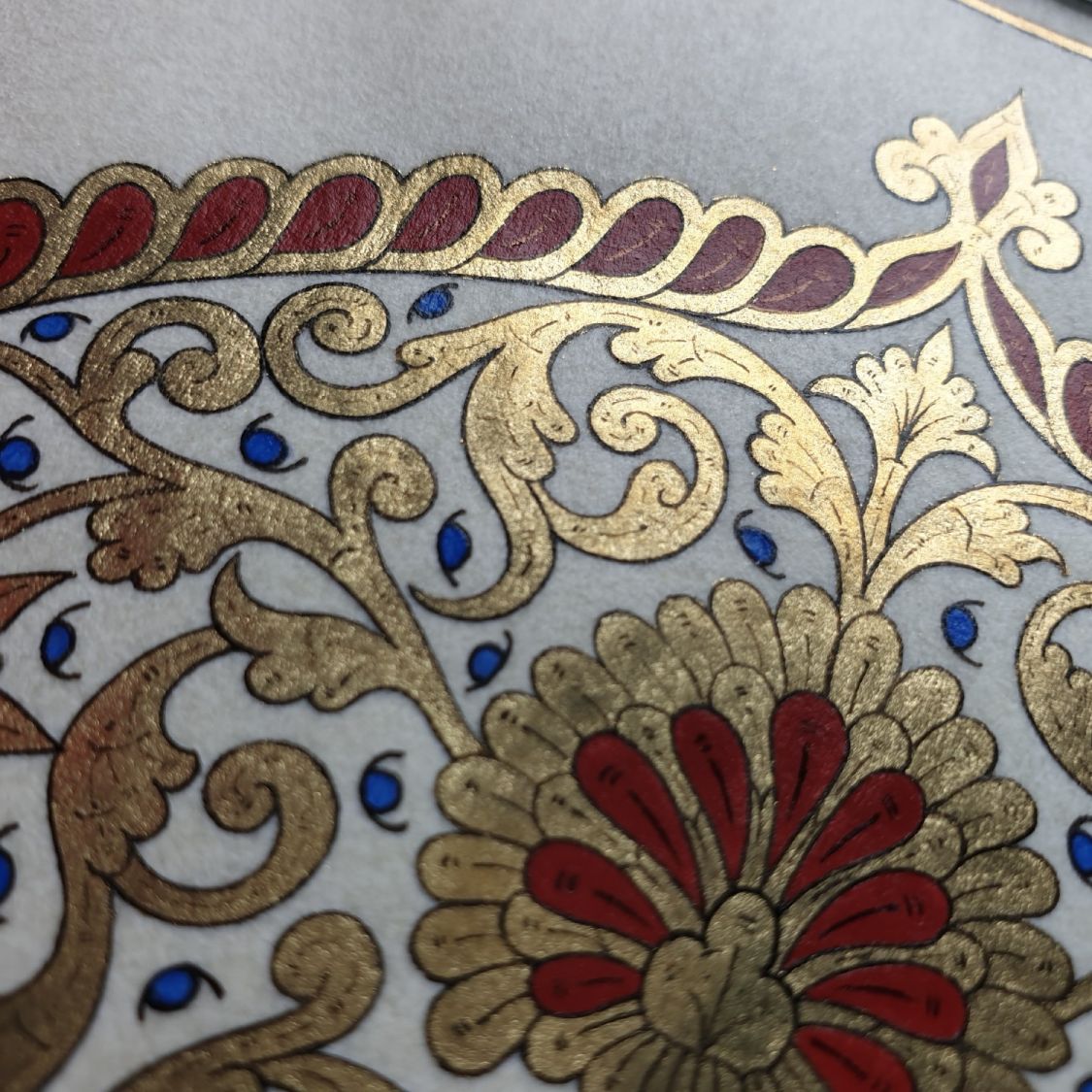 Gold/red/blue arabesque illumination