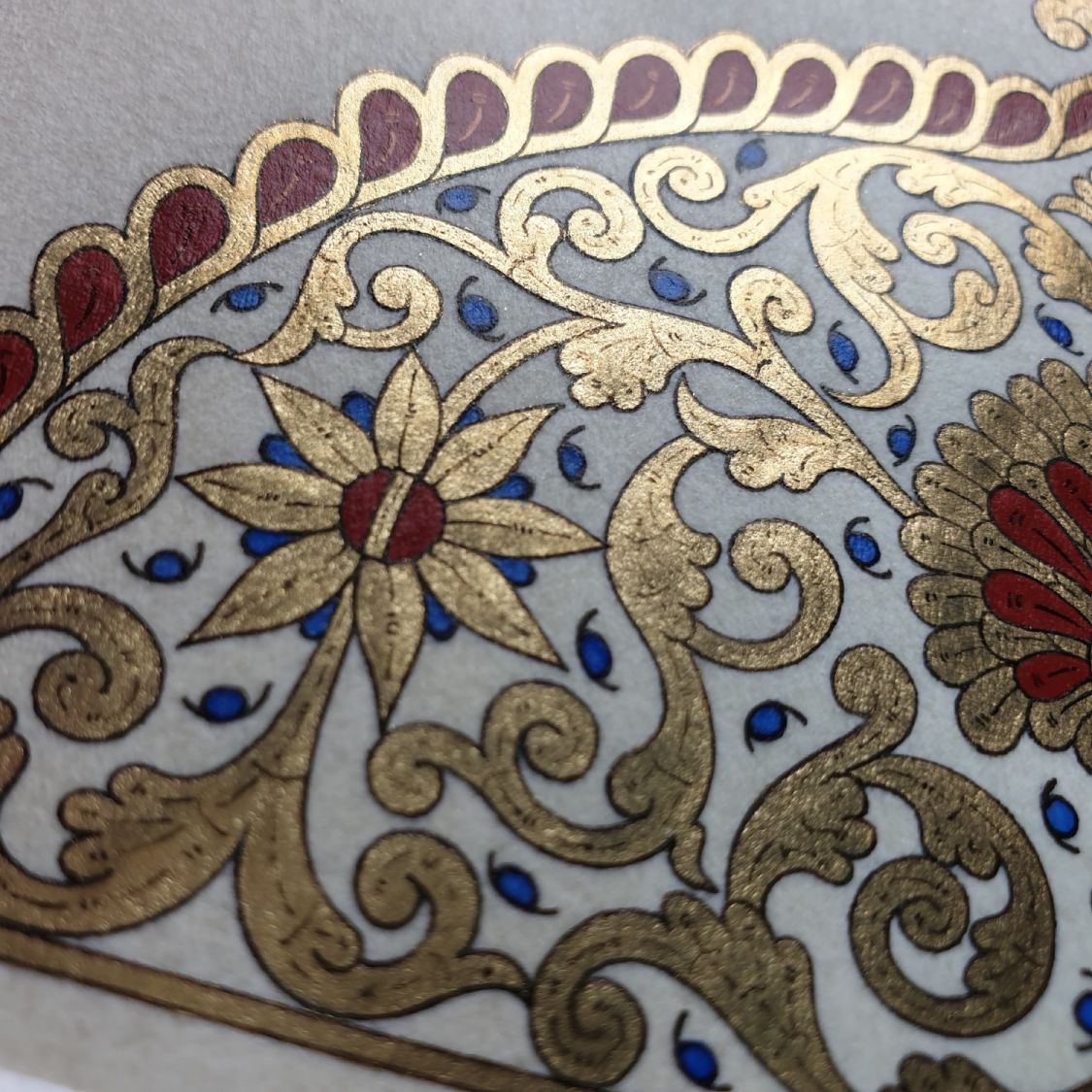 Gold/red/blue arabesque illumination