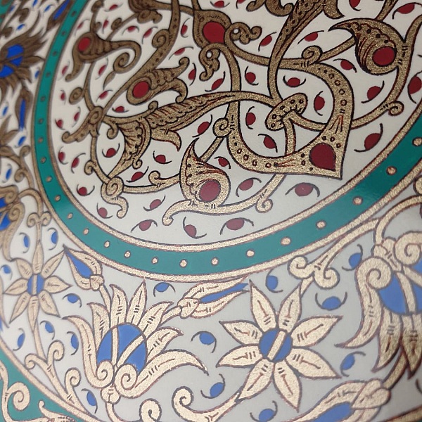 Gold/green/blue/red arabesque illumination