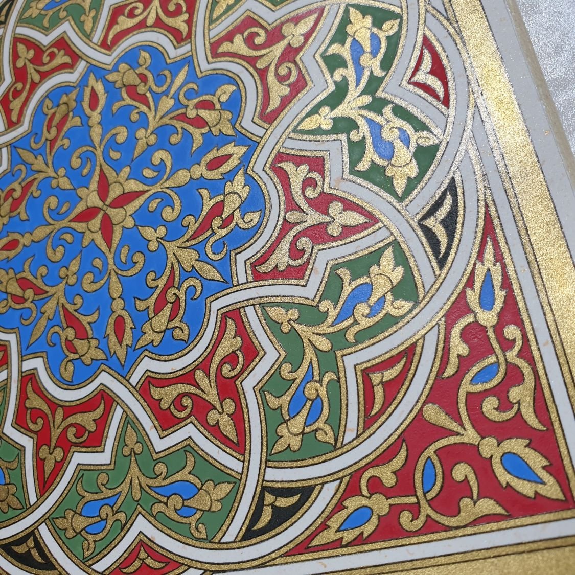 Gold/green/blue/red arabesque illumination 