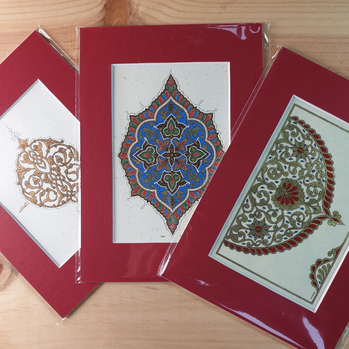 Gold/red/blue arabesque illumination