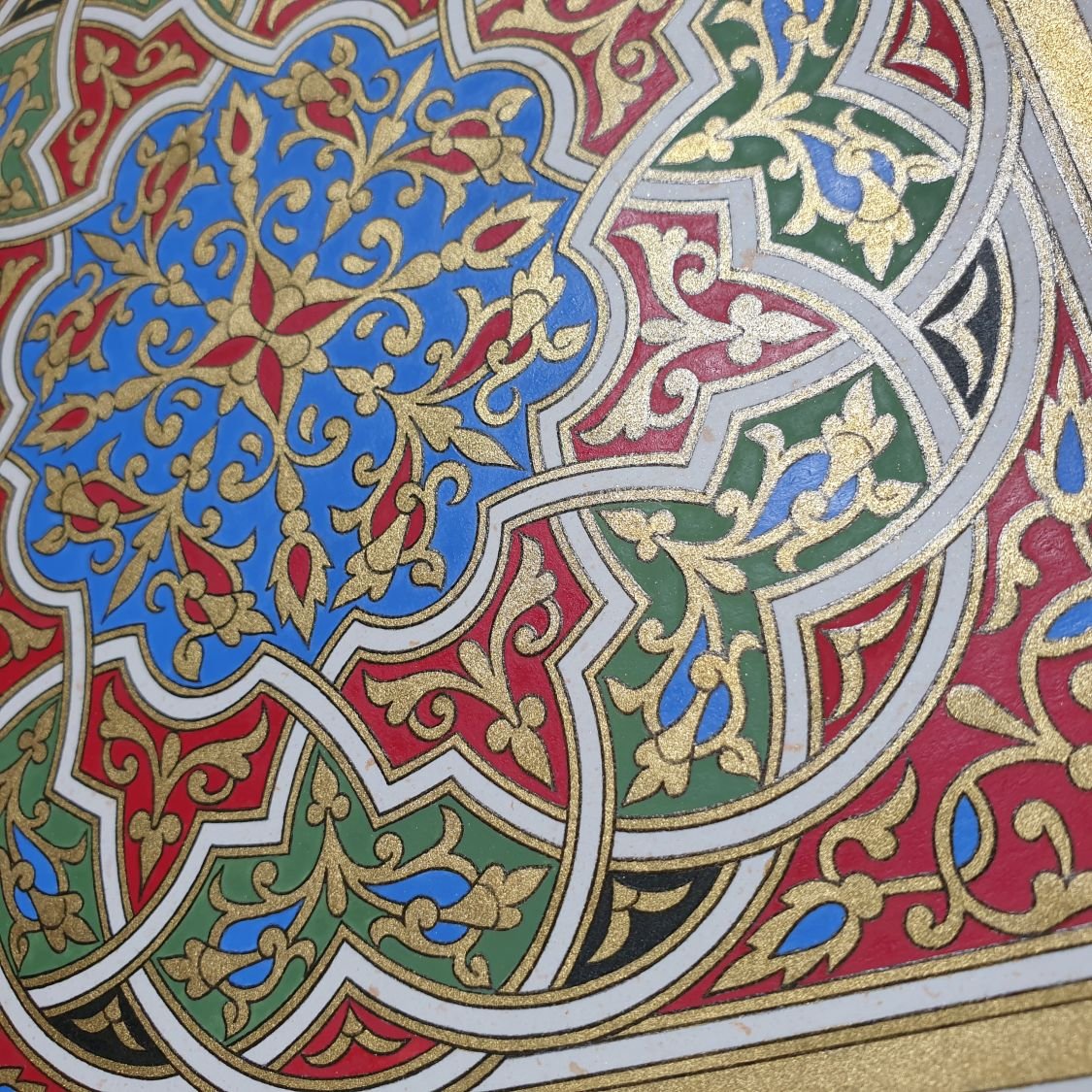 Gold/green/blue/red arabesque illumination 