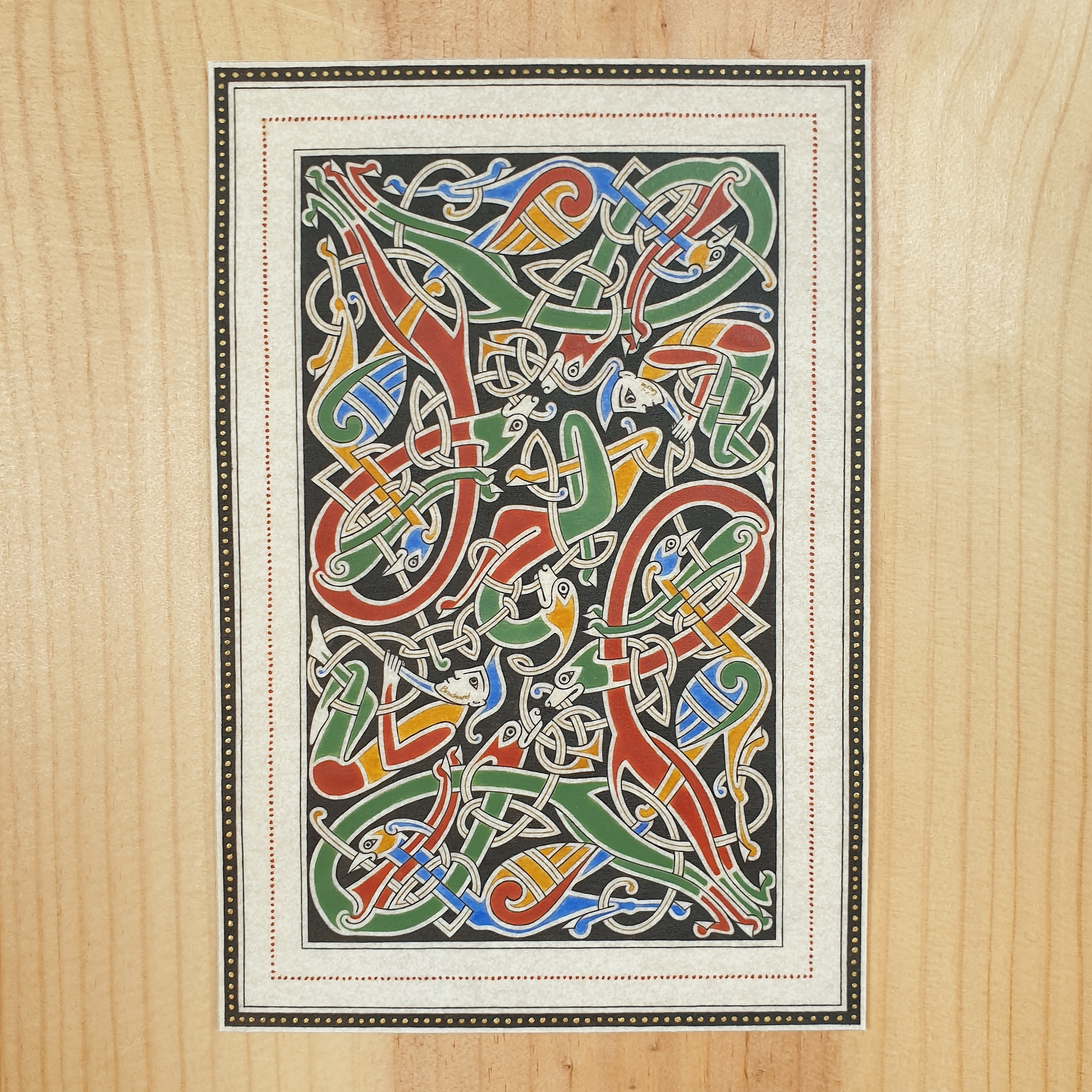 Enluminure insulaire avec entrelacs zoomorphes sur fond noir.