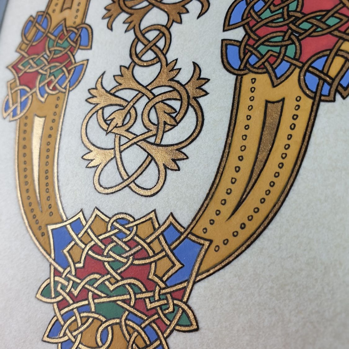 Illuminated letter O in Roman style