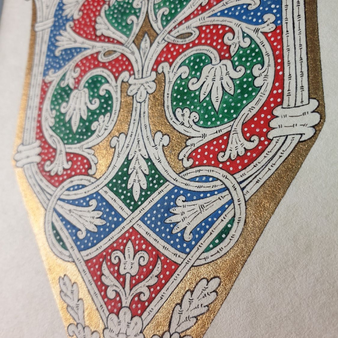 Illuminated letter V in roman style