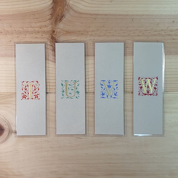 Marque-page enlumin&eacute; initiale or et arabesques